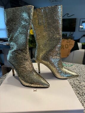 Katy Perry Gold Logo White Box